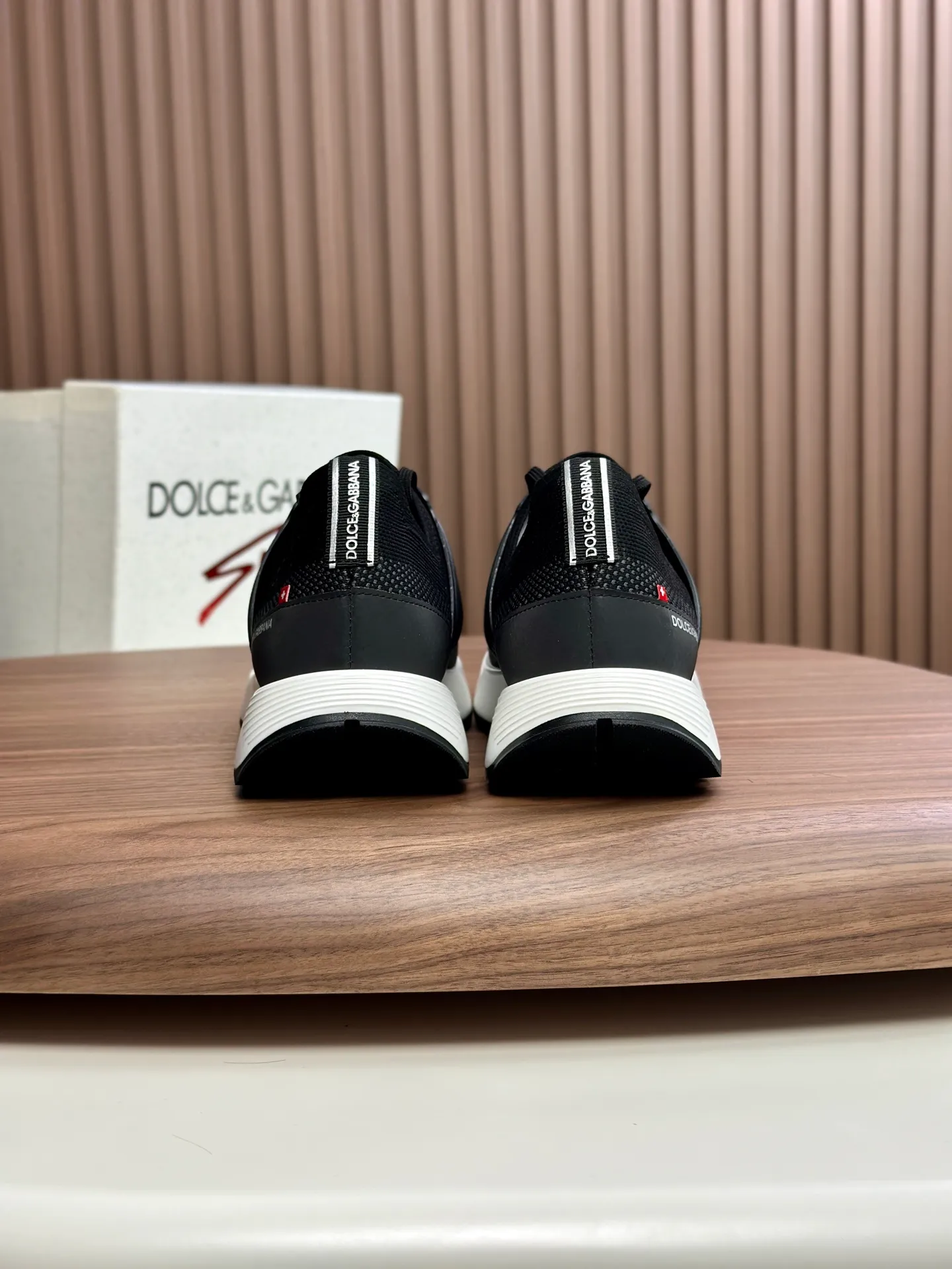 💰720••New arrivals••Dolce&Gabbana••DG✔️High-end men’s sports•casual shoes. Original goods from top counters. Original imported cowhide, multi-material splicing design ➕Imported cowhide lining, cowhide feet ➕Original TPR elastic outsole.  Size: 39-44 (38, 45 customized)
